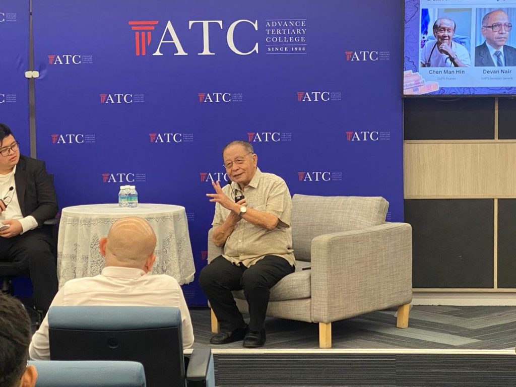 Tan Sri Lim Kit Siang speaking to students at Advance Tertiary College KL Campus, sharing political insights and leadership stories during a special event, with Christopher Leong and YB Lau Weng San in attendance.